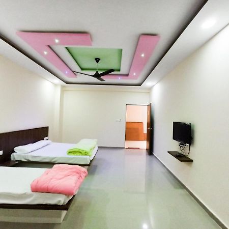 Hotel Plaza Inn Rajpipla Exterior photo