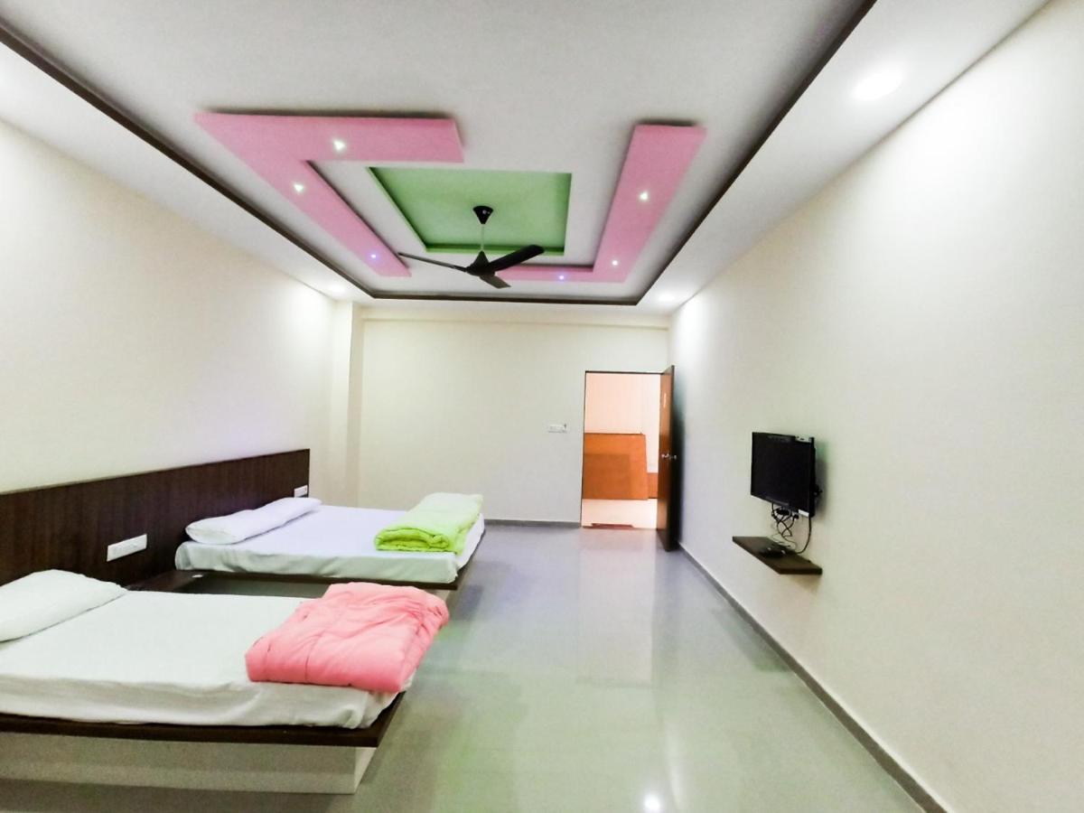 Hotel Plaza Inn Rajpipla Exterior photo