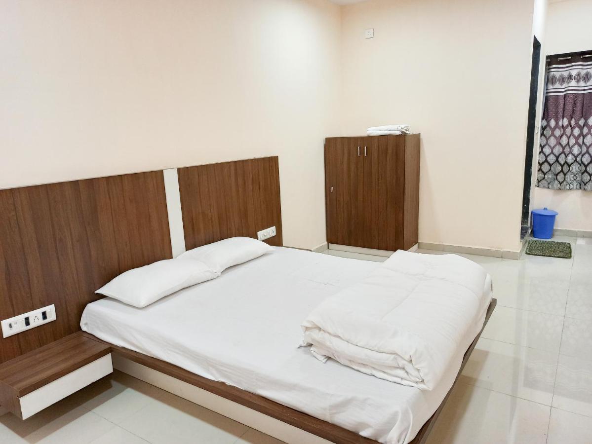 Hotel Plaza Inn Rajpipla Exterior photo