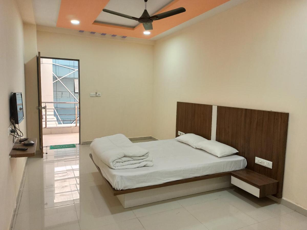 Hotel Plaza Inn Rajpipla Exterior photo