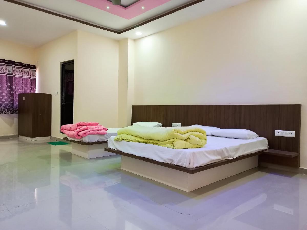 Hotel Plaza Inn Rajpipla Exterior photo