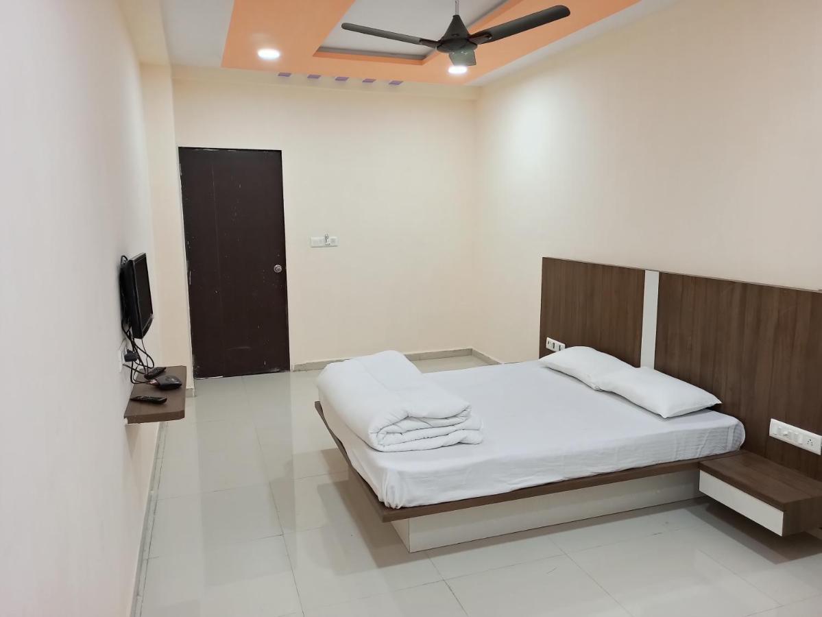 Hotel Plaza Inn Rajpipla Exterior photo